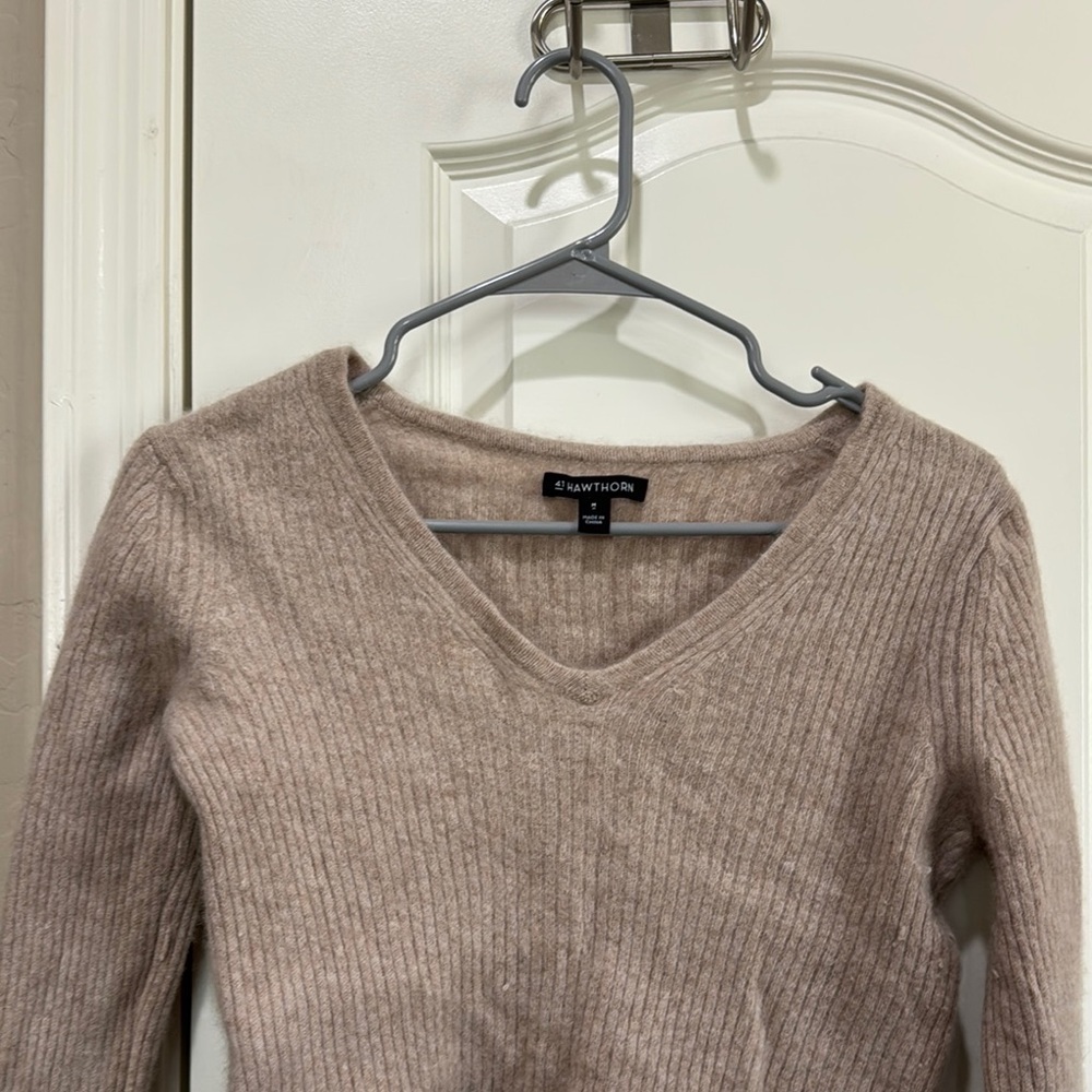 41 Hawthorn Tan V-Neck Sweater Fine-Gauge Knit / H1 - Picture 3 of 4